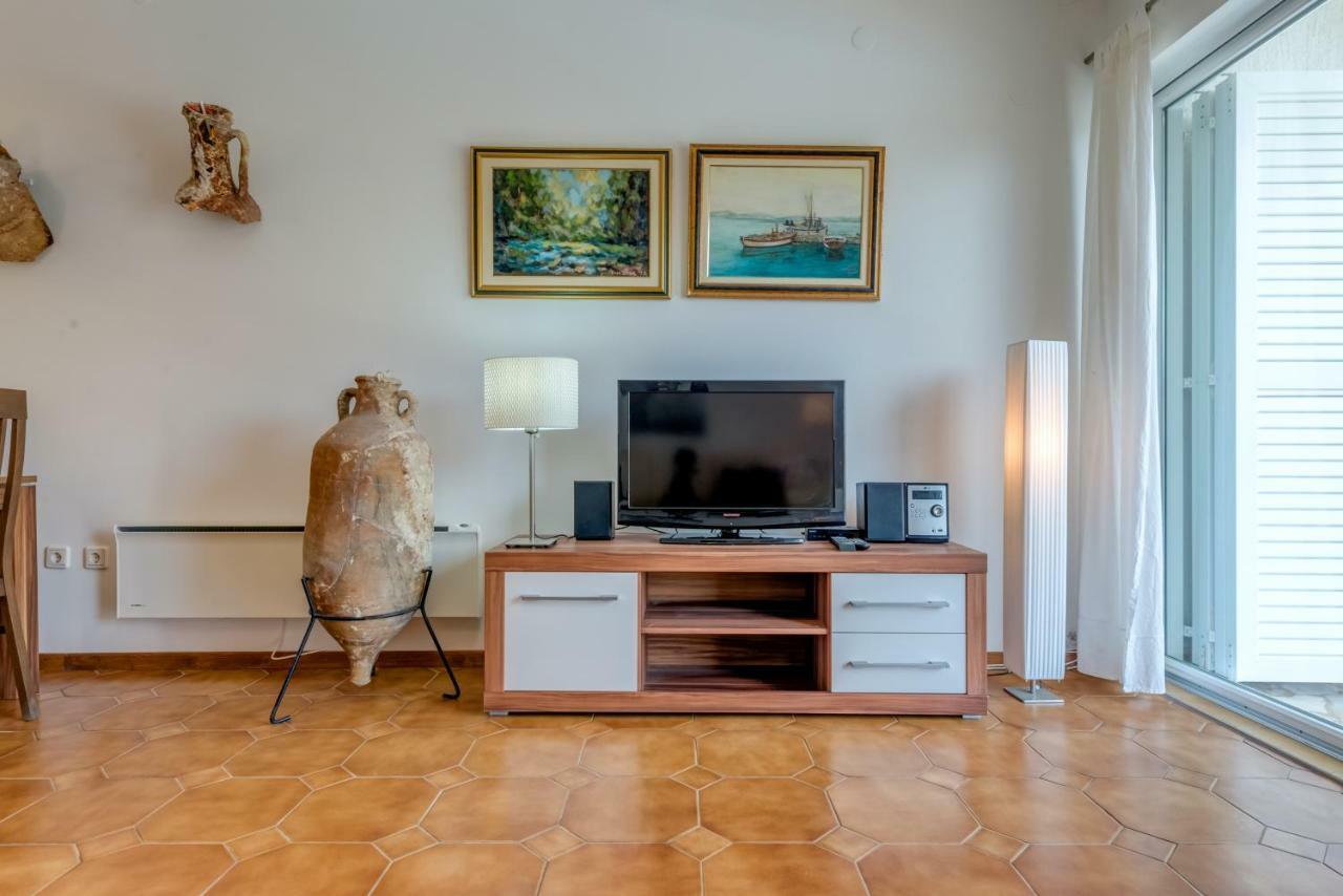 Tamar Apartment